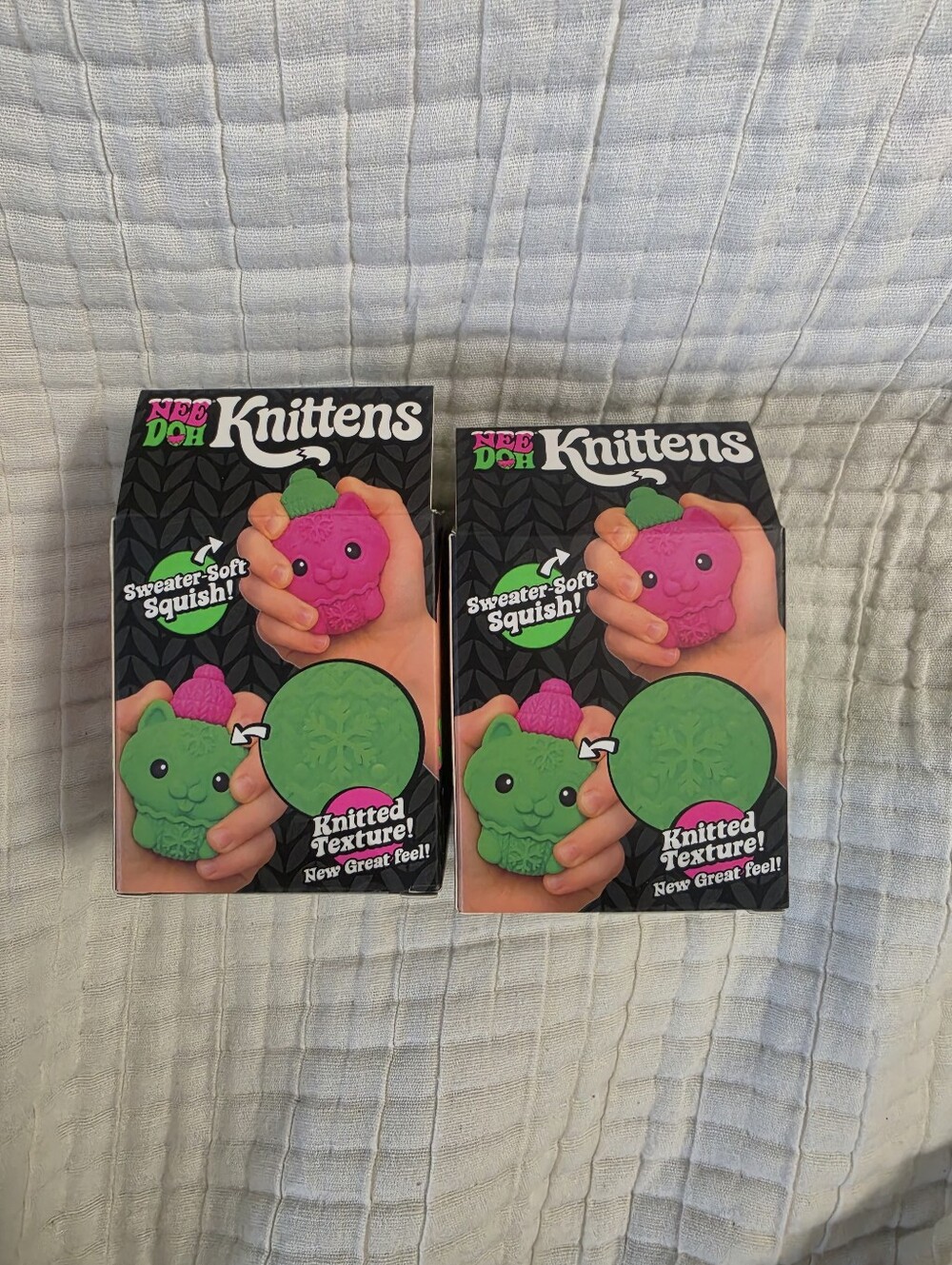 NeeDoh knittens Set Of Two New In Box Christmas Kitten Squish Rare - Picture 3 of 4